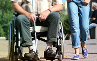 Umgangshilfen: Körperbehinderte Menschen